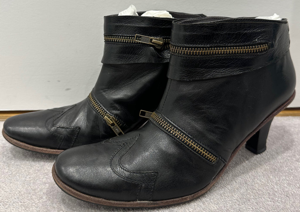 Marithé François Girbaud Black Leather Ankle Boots with Zip Detail - EU 39 UK 6