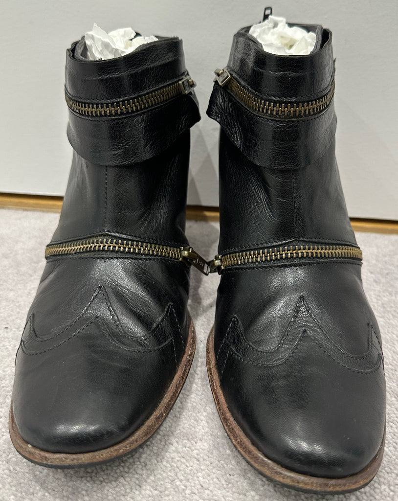 Marithé François Girbaud Black Leather Ankle Boots with Zip Detail - EU 39 UK 6