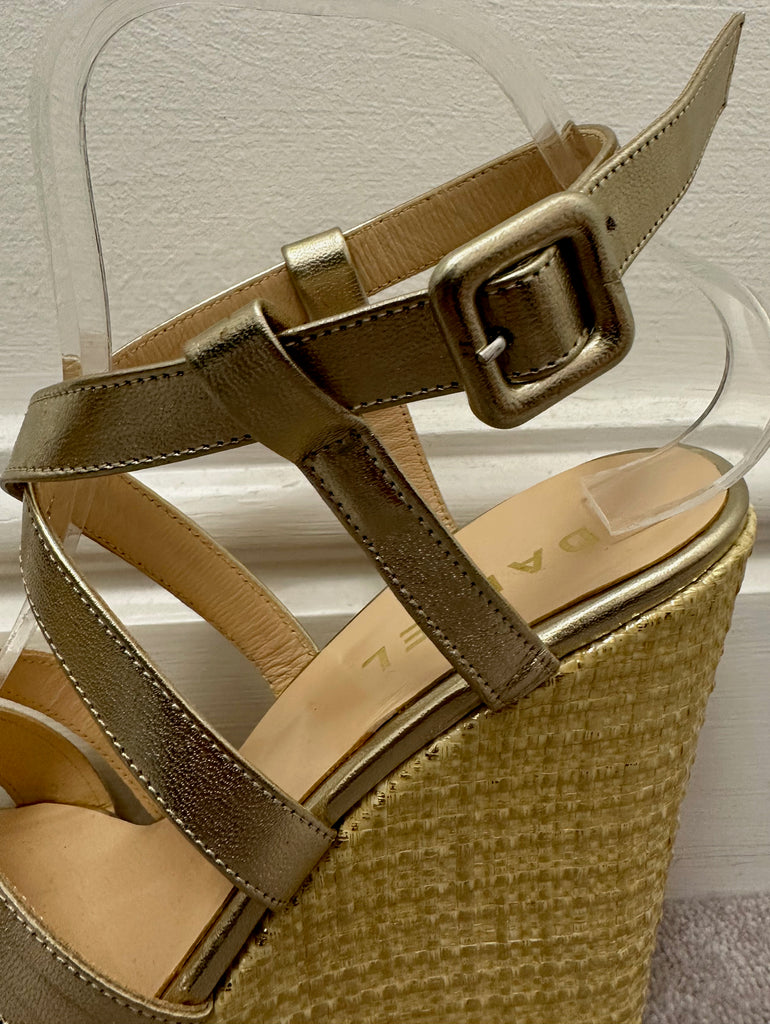 DANIEL Gold Metallic Leather Strappy Wicker Wedge Platform Sandals Shoes UK6