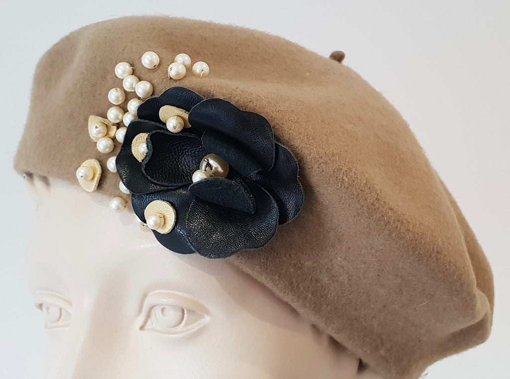 RADA ACCESSORI Made In Italy Beige 100% Wool Black Floral & Cream Pearl Beret M