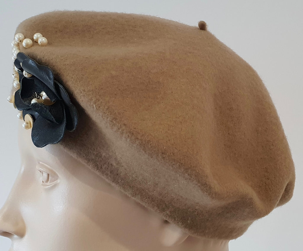 RADA ACCESSORI Made In Italy Beige 100% Wool Black Floral & Cream Pearl Beret M