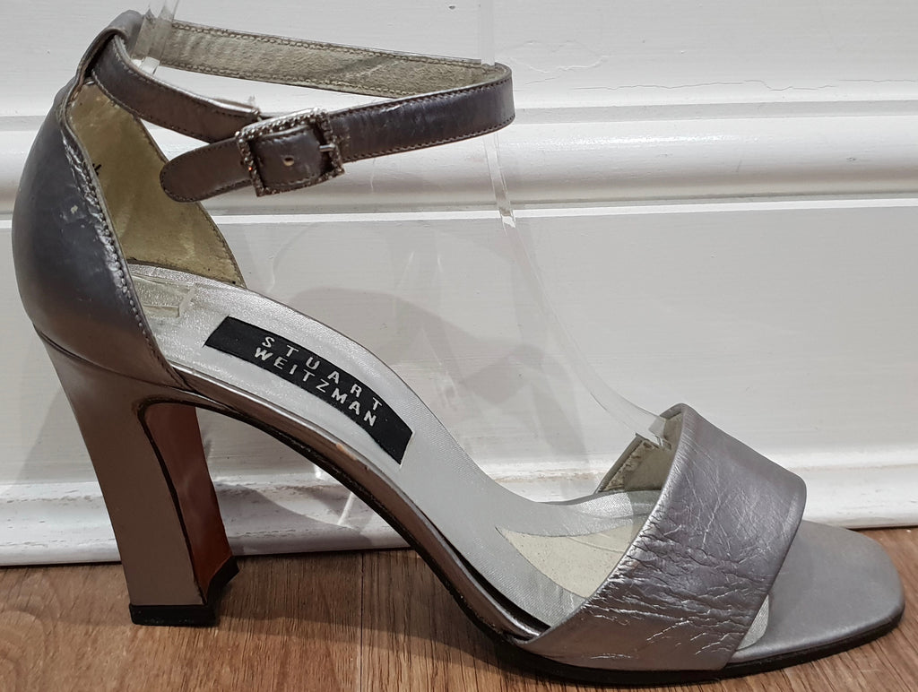 STUART WEITZMAN Matt Silver Leather Diamante Buckle Fasten Evening Sandals 8.5 6
