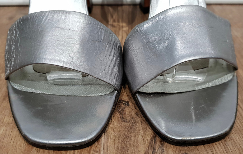 STUART WEITZMAN Matt Silver Leather Diamante Buckle Fasten Evening Sandals 8.5 6