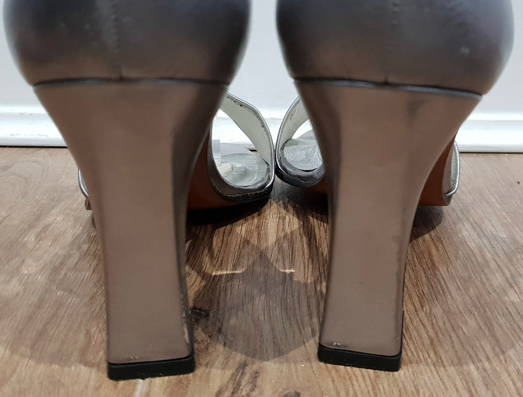 STUART WEITZMAN Matt Silver Leather Diamante Buckle Fasten Evening Sandals 8.5 6