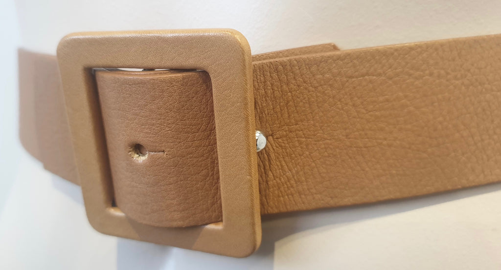 MARNI Made In Italy Designer Women's Camel Tan Leather Buckle Detail Belt M