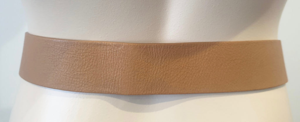 MARNI Made In Italy Designer Women's Camel Tan Leather Buckle Detail Belt M
