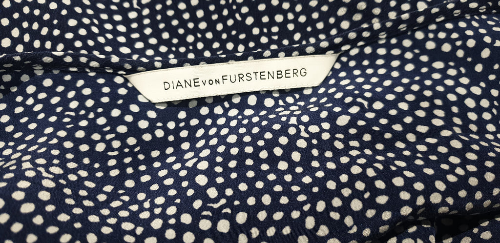 DIANE VON FURSTENBERG Navy Blue Silk Polka Dot V Neckline Tunic Blouse Top M