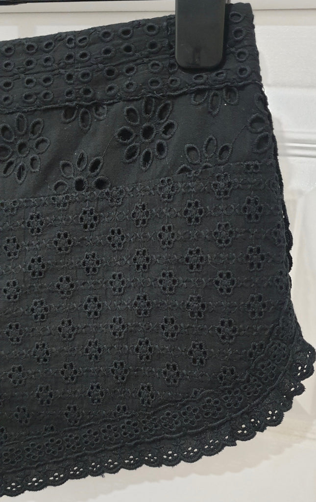 PAUL & JOE Black 100% Cotton Floral Embroidered Lined Shorts Hot Pants 40 UK12