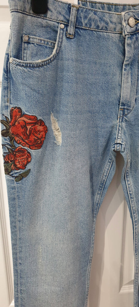 REIKO Blue Cotton Denim Floral Embroidered Fray Slim Capri Jeans Pants 28 BNWT