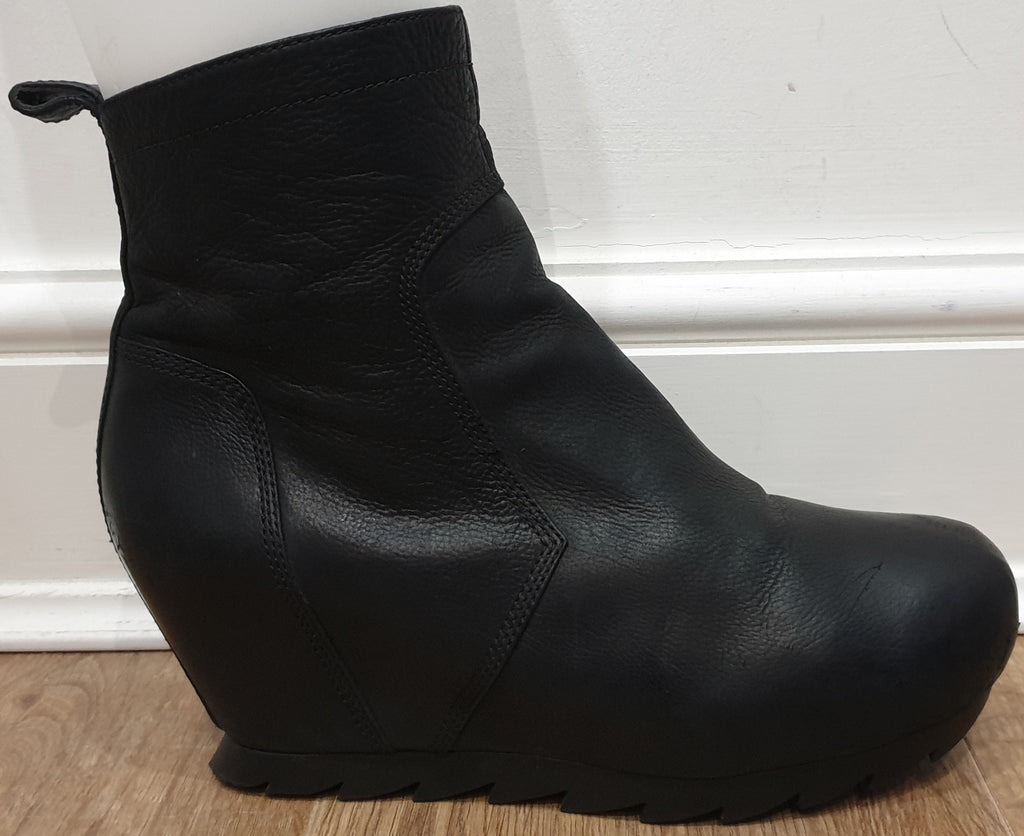 CAMILLA SKOVGAARD Black Leather Hidden Platform Wedge Heel Ankle Boots EU39