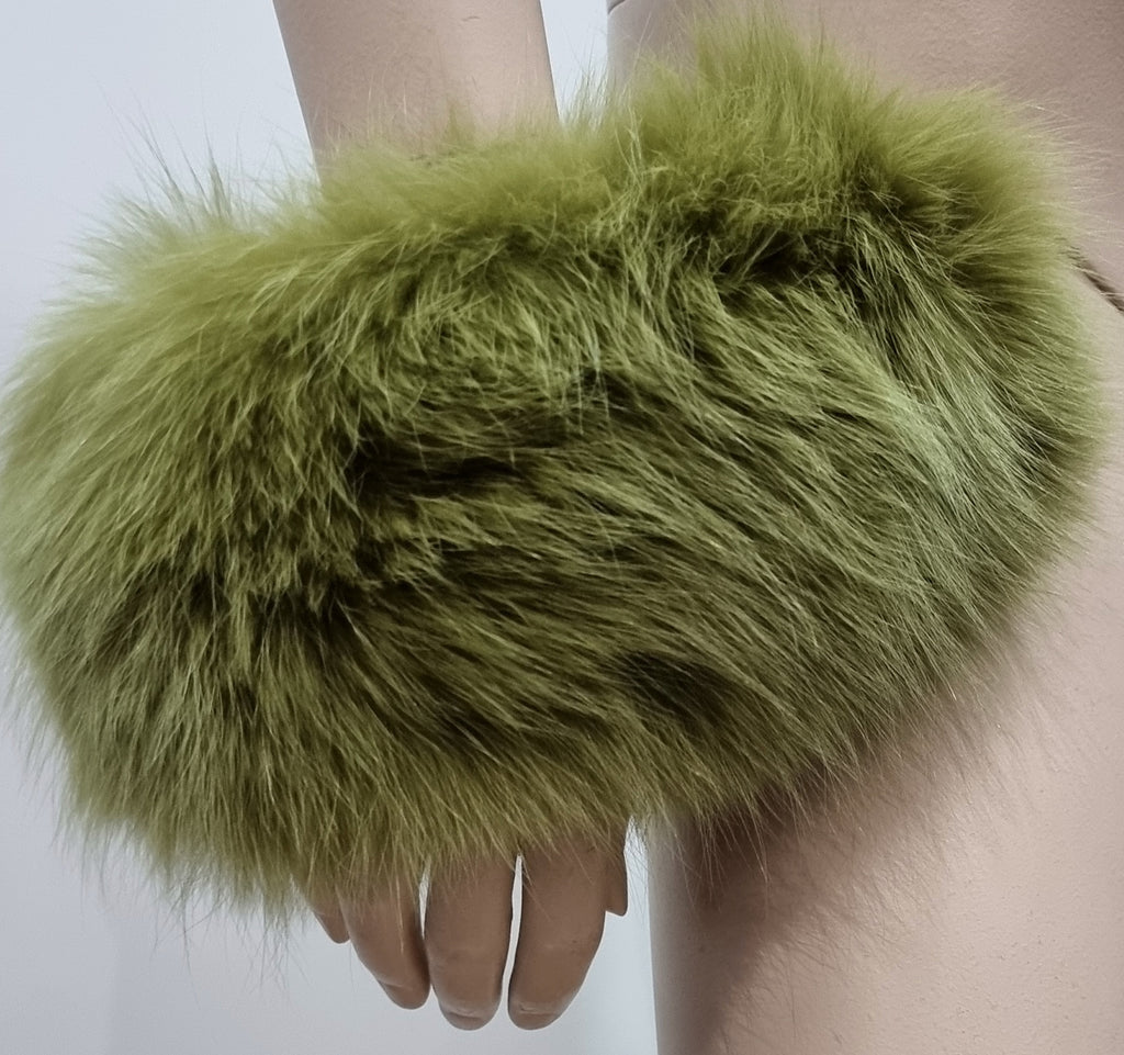 DESIGNER Luxurious Green Rabbit Fur Hook & Pile Fastened Loop Scarf & Cuffs Set