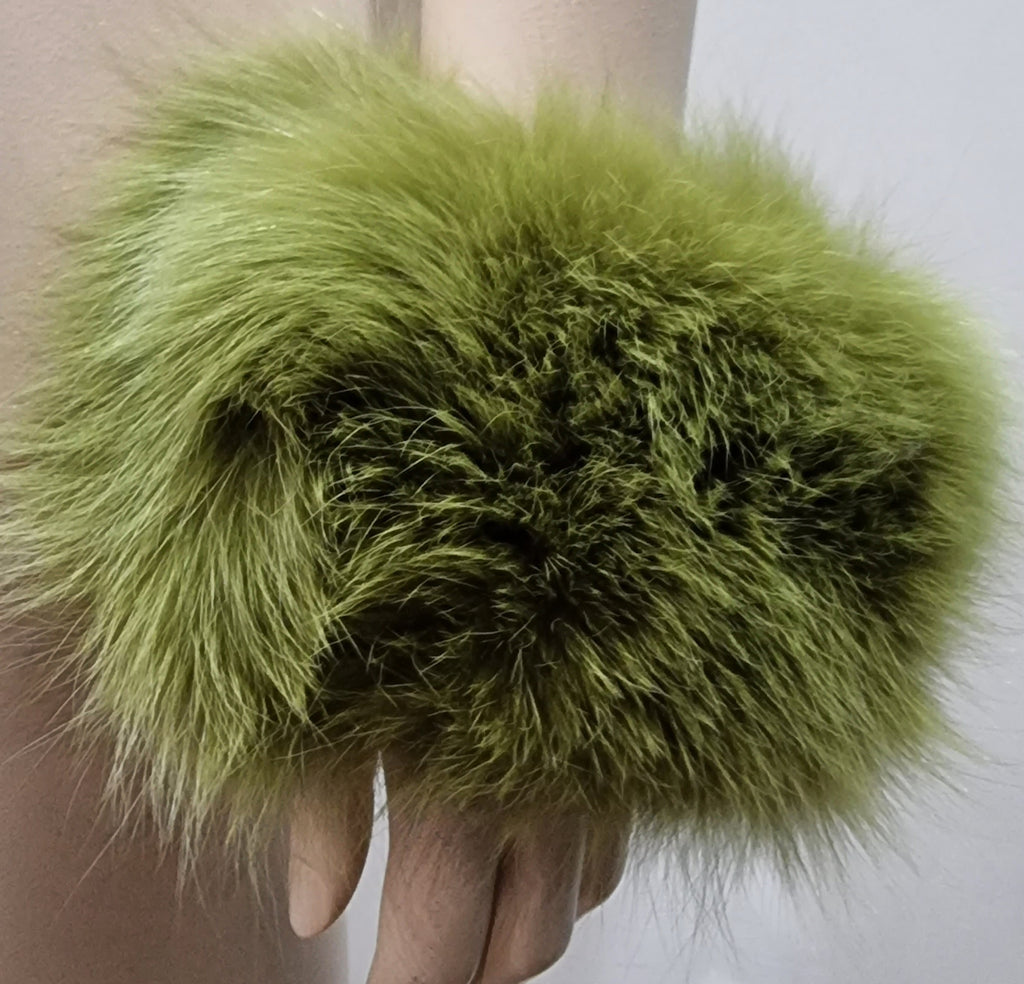 DESIGNER Luxurious Green Rabbit Fur Hook & Pile Fastened Loop Scarf & Cuffs Set