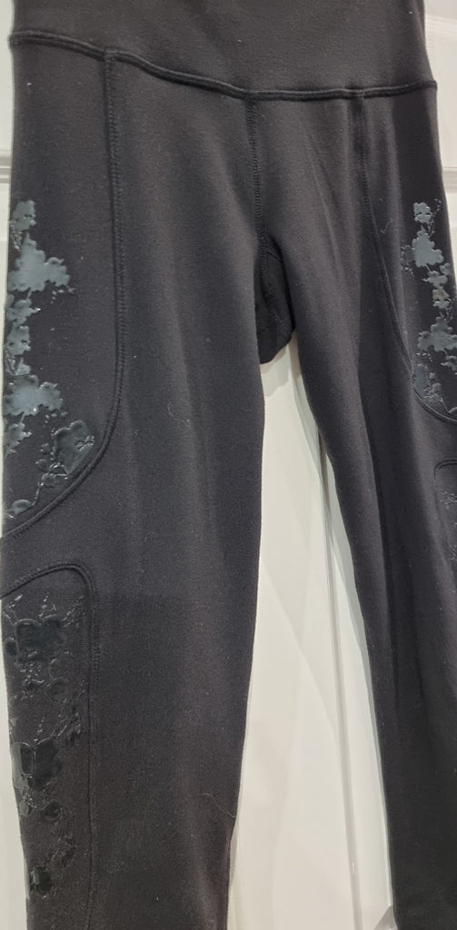 LULULEMON Black Rubberised Floral Print Activewear Yoga Capri Leggings Pants UK8