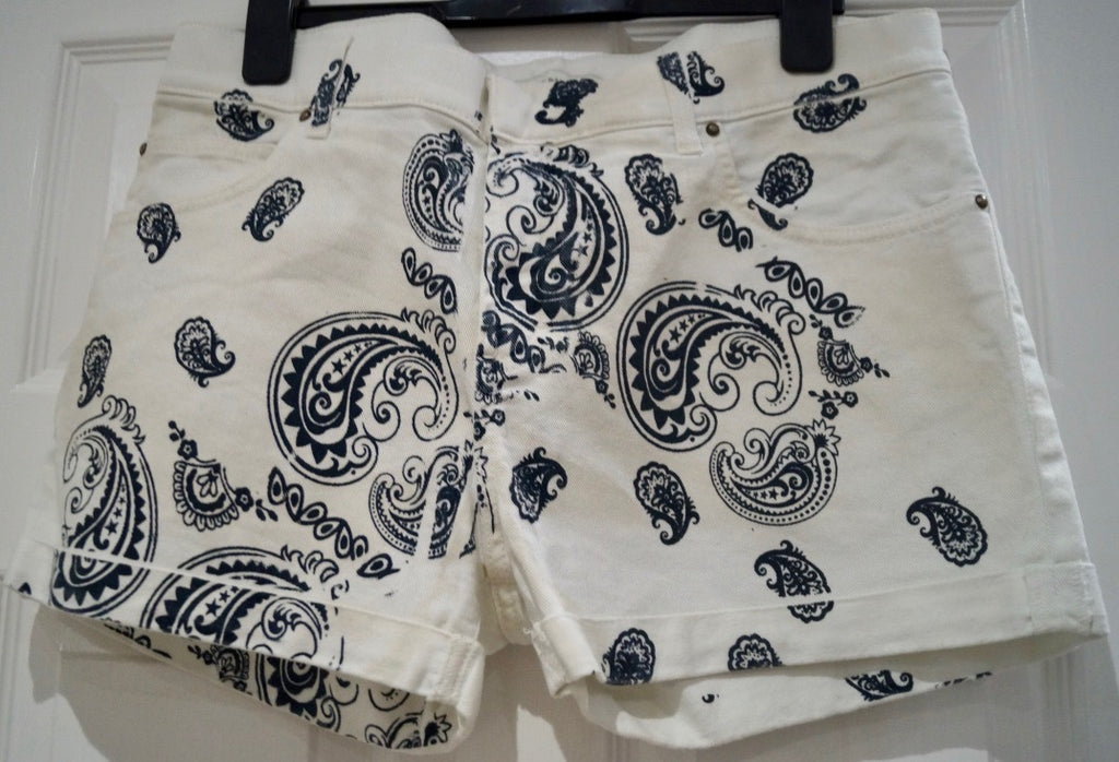 PIERRE BALMAIN Cream & Navy Cotton Stretch Paisley Print Summer Denim Shorts 29