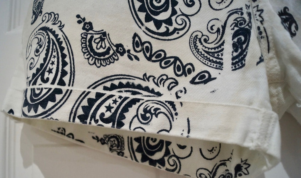 PIERRE BALMAIN Cream & Navy Cotton Stretch Paisley Print Summer Denim Shorts 29