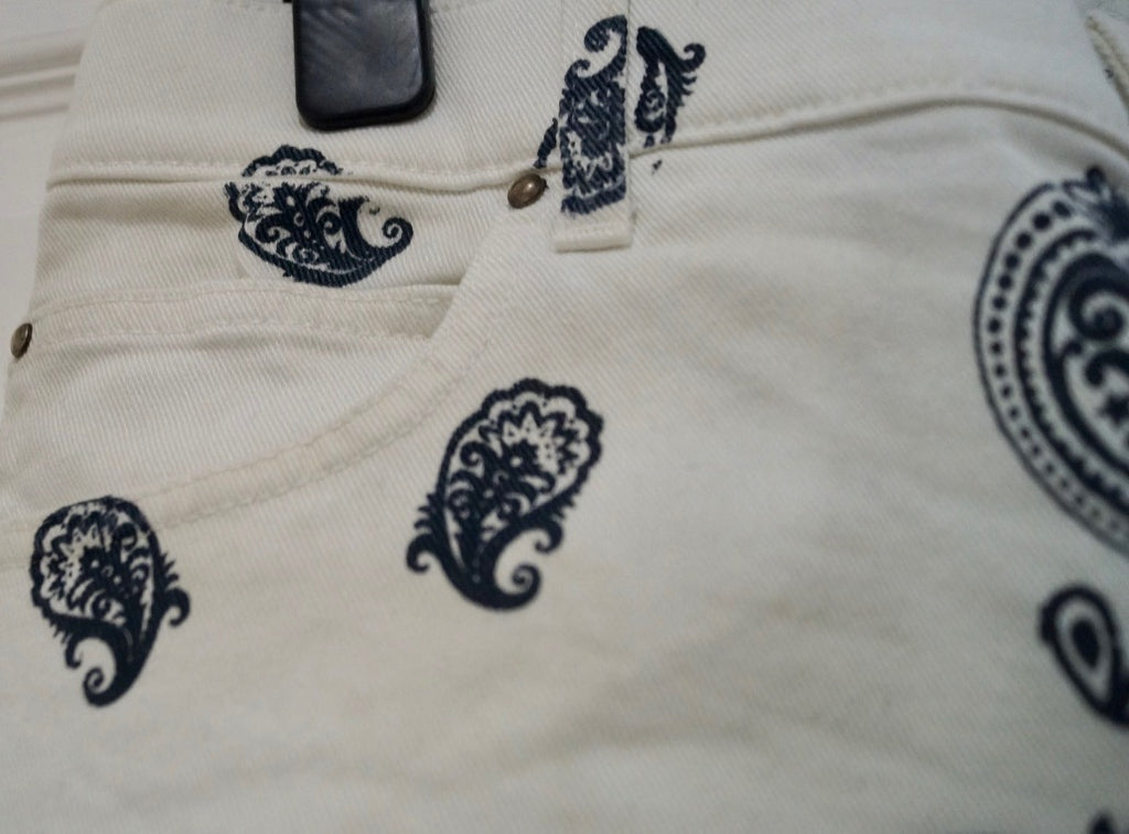 PIERRE BALMAIN Cream & Navy Cotton Stretch Paisley Print Summer Denim Shorts 29