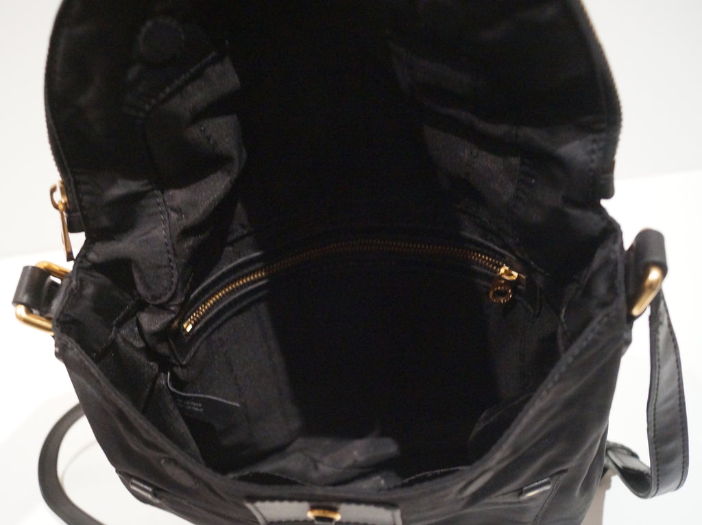 MARC BY MARC JACOBS Black Fabric Leather Gold Tone Zipper Branded Shoulder Bag