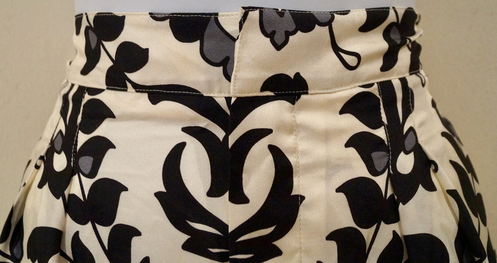 CHLOE Cream & Black Silk Floral Print High Rise Tapered Pleat Trousers Pants 42