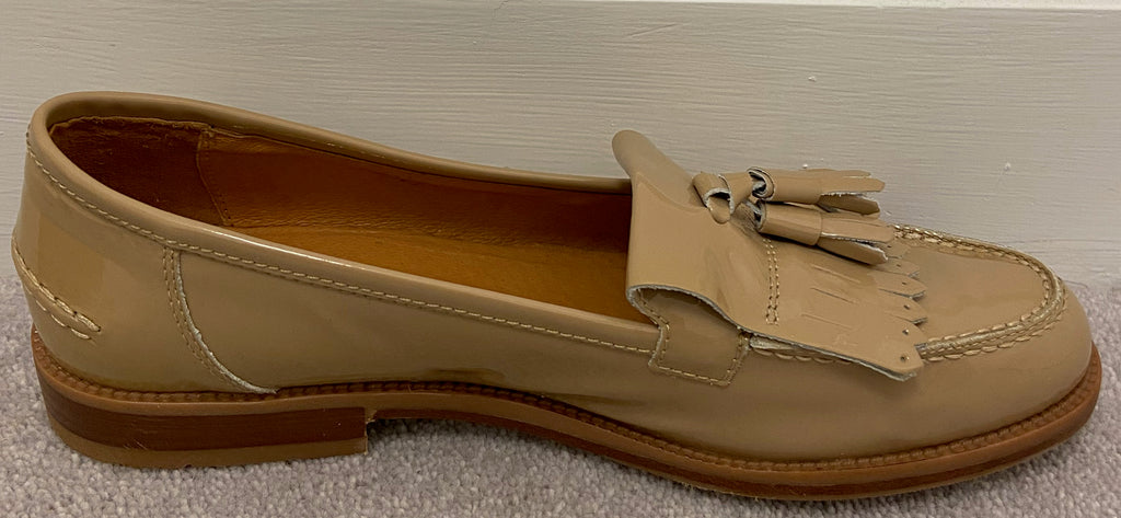 RUSSELL & BROMLEY Nude Beige Shined Leather Tassel Slip On Loafer Shoes EU38 UK5