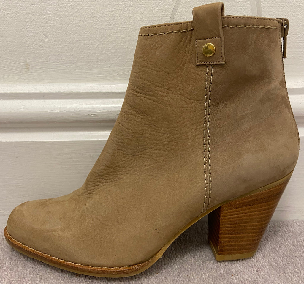 STUART WEITZMAN X RUSSELL & BROMLEY Light Brown Suede Ankle Boots 7 UK4