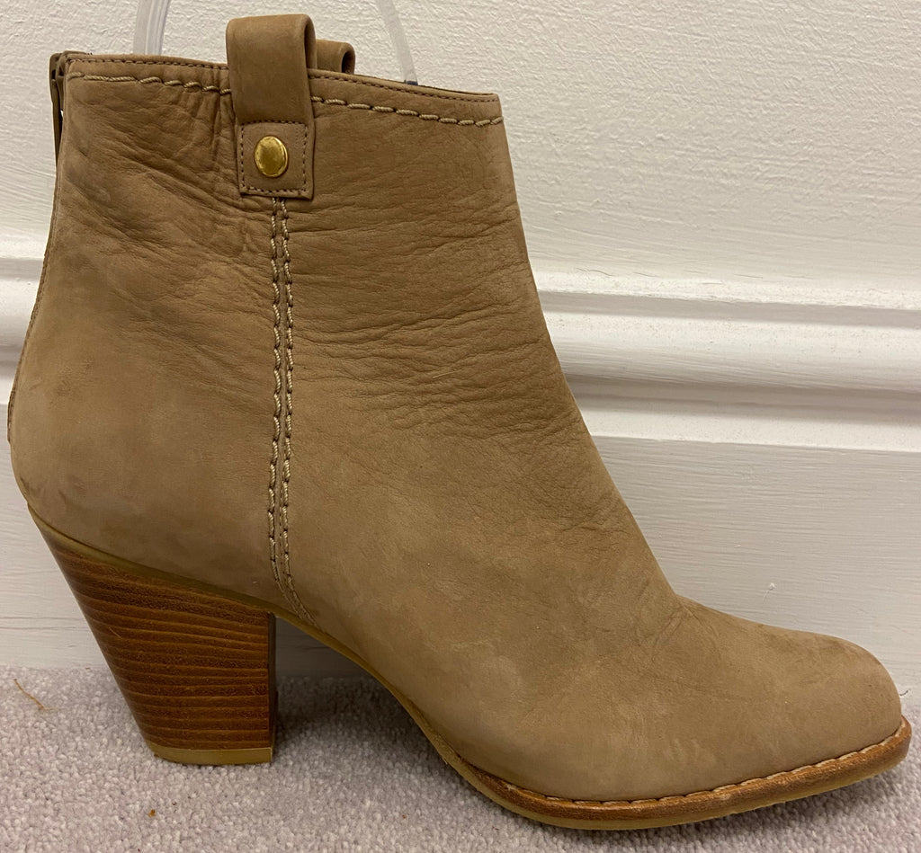STUART WEITZMAN X RUSSELL & BROMLEY Light Brown Suede Ankle Boots 7 UK4