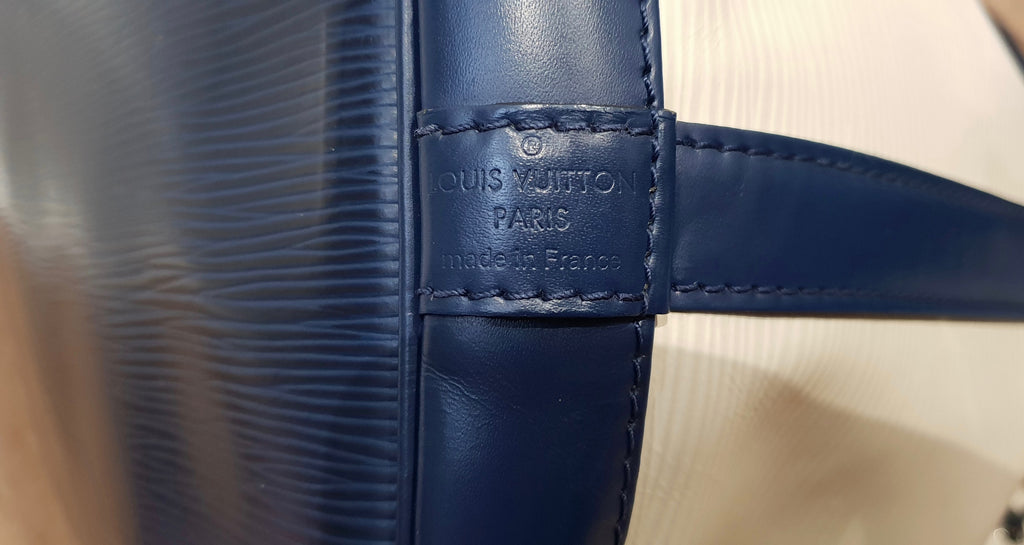 LOUIS VUITTON Cream & Navy Blue Epi Noi Drawstring Closure Shoulder Bucket Bag