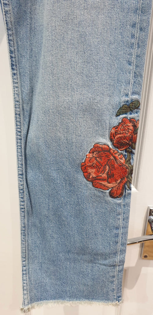 REIKO Blue Cotton Denim Floral Embroidered Fray Slim Capri Jeans Pants 28 BNWT