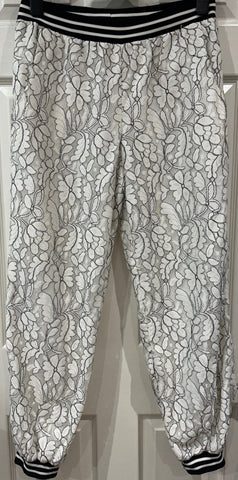 LULULEMON Black White Floral Abstract Print Activewear Yoga Capri Leggings Pants