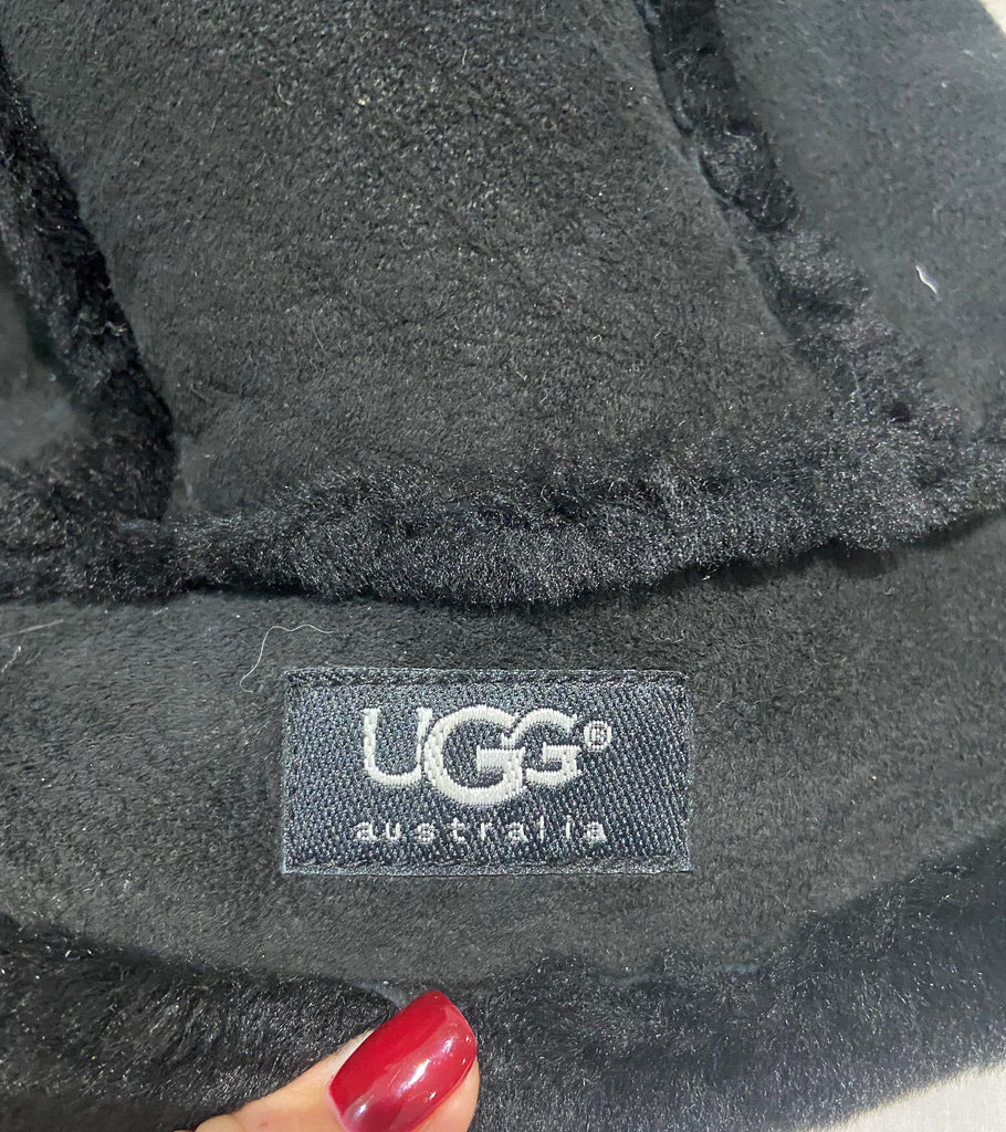 UGG AUSTRALIA Black Genuine Dyed Shearling Sheepskin Bucket Hat - One Size