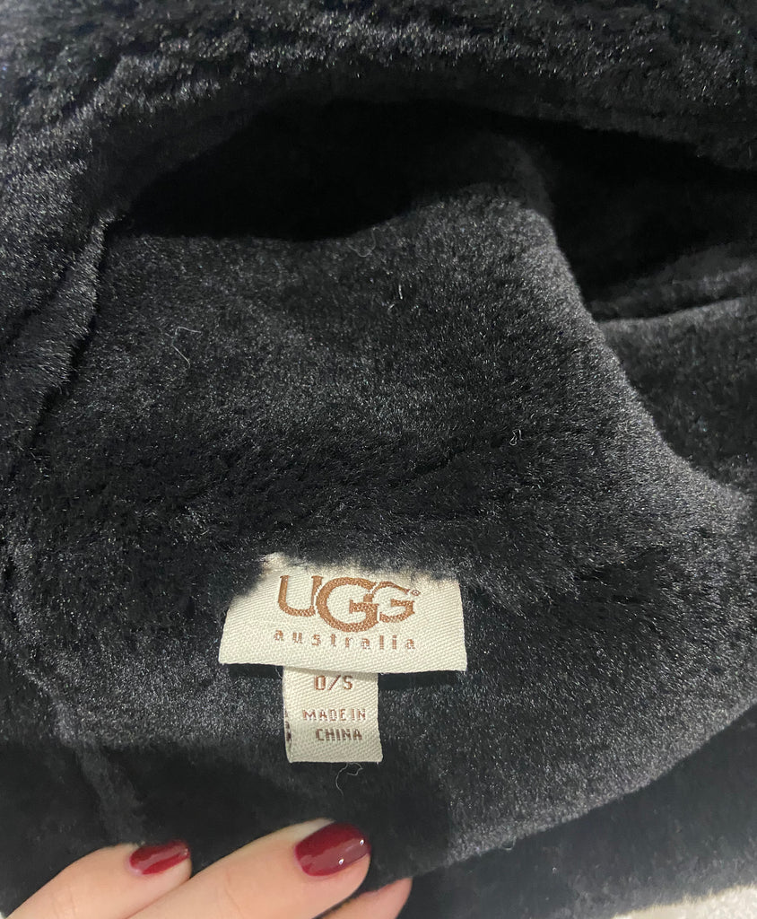 UGG AUSTRALIA Black Genuine Dyed Shearling Sheepskin Bucket Hat - One Size